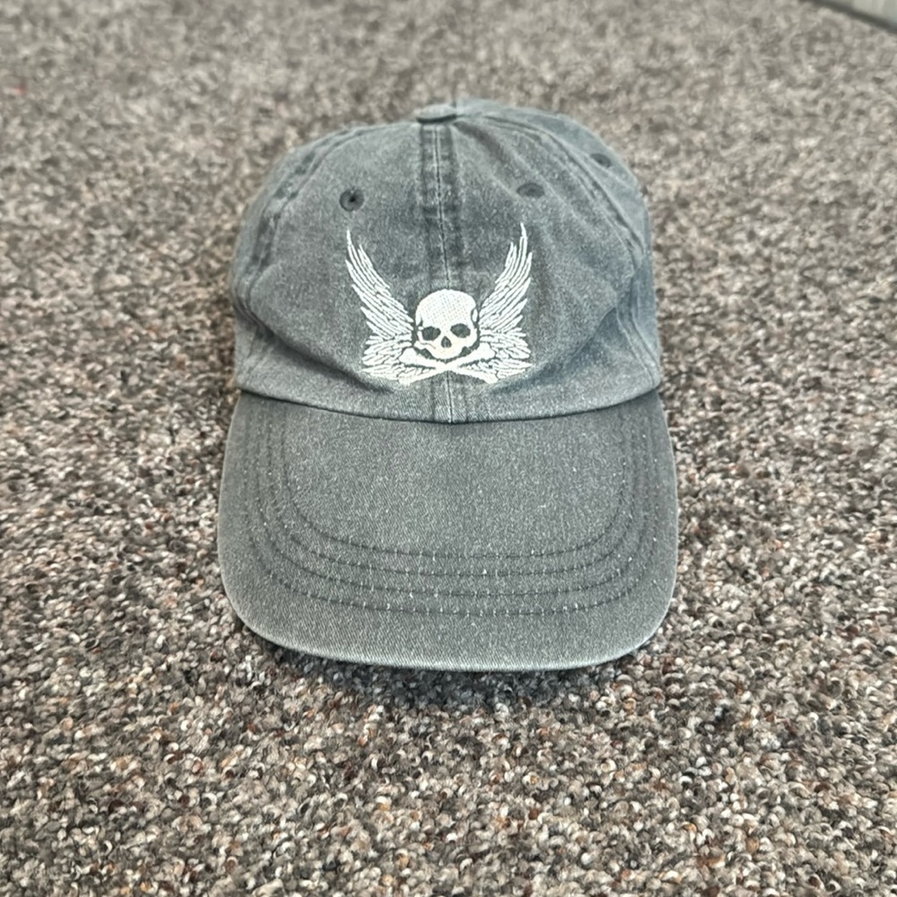 SOULCYCLE HAT 
EXCELLENT CONDITION